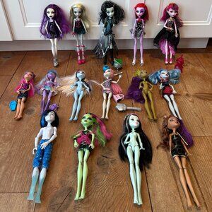 Monster high dolls lot, 15 dolls, Clawdeen, Venus, Abbey, River Styxx, Rochelle